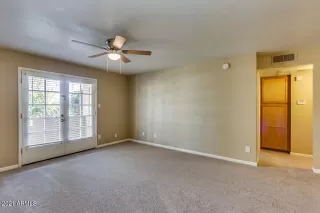 Photo #6: 6204866 Listing