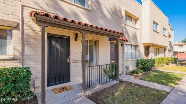 MLS: 6205605 Condo For Sale