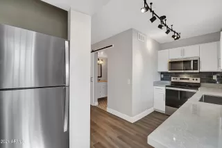 Photo #6: 6205856 Listing