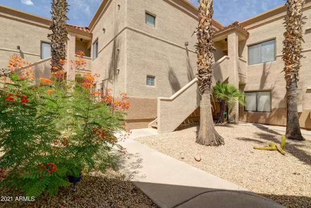 MLS: 6205872 Condo For Sale