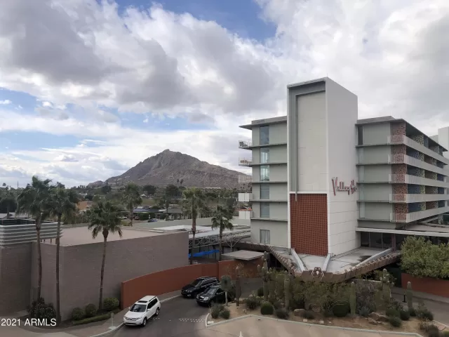 MLS: 6207000 Condo For Sale