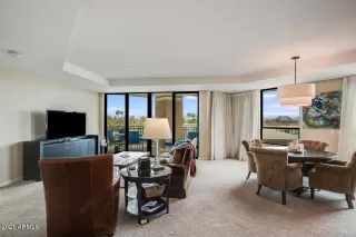 Photo #3: 6207000 Listing