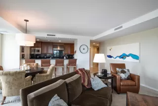 Photo #5: 6207000 Listing