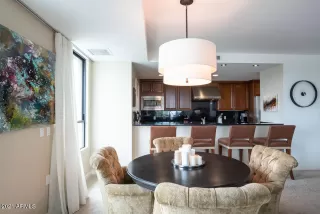 Photo #6: 6207000 Listing