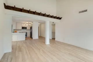 Photo #5: 6207002 Listing