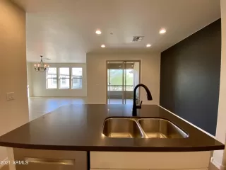 Photo #5: 6208569 Listing