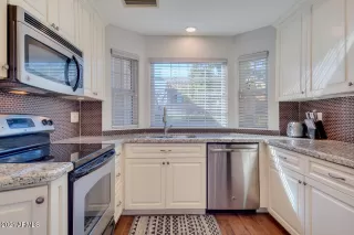 Photo #4: 6208903 Listing