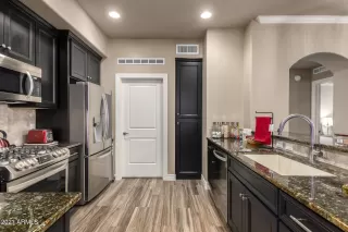 Photo #4: 6209449 Listing