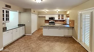 Photo #5: 6210300 Listing