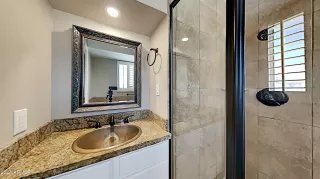 Photo #6: 6210300 Listing