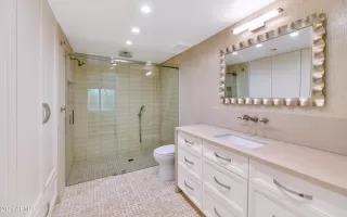 Photo #5: 6210696 Listing