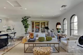 Photo #2: 6211034 Listing