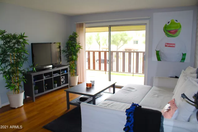 MLS: 6211885 Condo For Sale