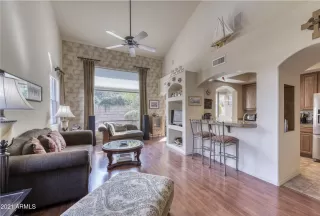 Photo #5: 6211923 Listing