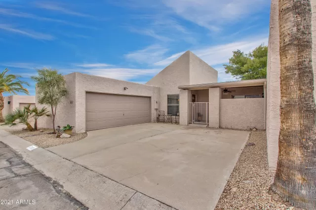 MLS: 6211982 Condo For Sale