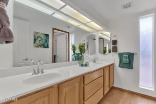 Photo #5: 6211982 Listing