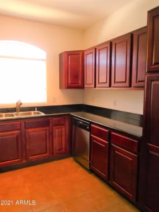 Photo #4: 6212323 Listing