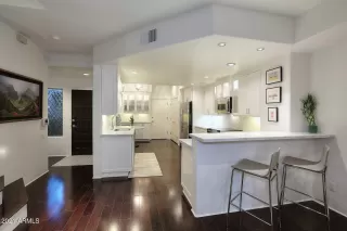 Photo #2: 6213263 Listing 