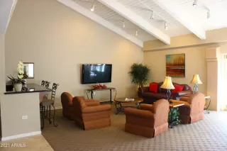 Photo #5: 6213753 Listing