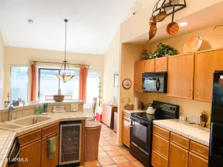 Photo #5: 6214906 Listing