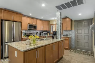 Photo #5: 6215048 Listing 