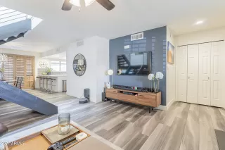 Photo #2: 6215422 Listing