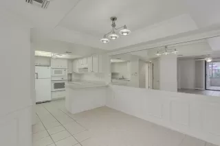 Photo #6: 6218013 Listing 