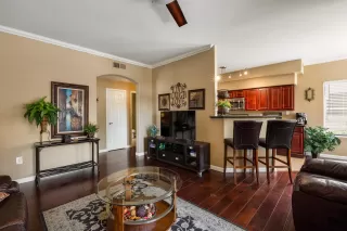 Photo #5: 6218203 Listing