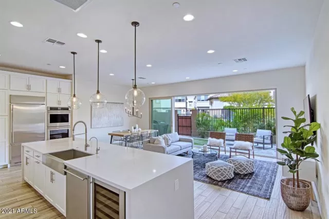 MLS: 6221183 Condo For Sale