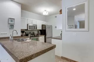 Photo #6: 6221340 Listing