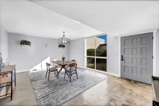 Photo #2: 6221540 Listing