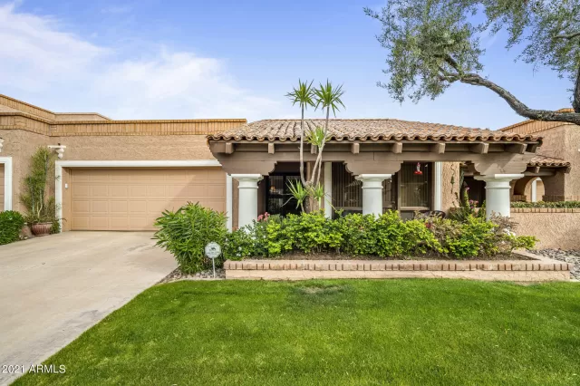 MLS: 6222560 Condo For Sale