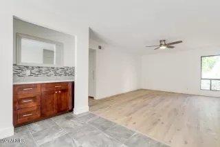 Photo #4: 6223325 Listing