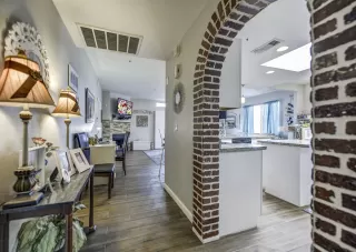 Photo #4: 6223680 Listing