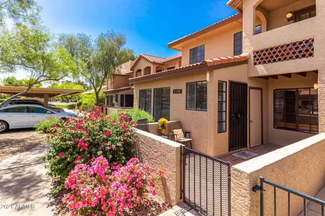 MLS: 6225693 Condo For Sale