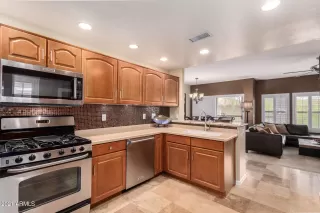 Photo #5: 6225971 Listing