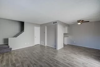 Photo #5: 6226000 Listing 