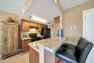 Photo #4: 6226800 Listing