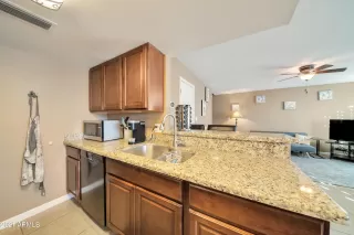 Photo #5: 6226800 Listing