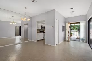 Photo #6: 6227730 Listing