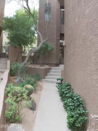 Photo #2: 6228134 Listing