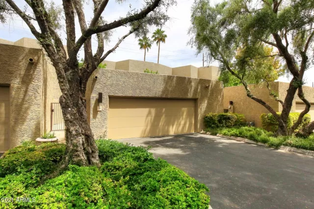 MLS: 6230052 Condo For Sale