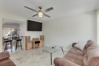 Photo #3: 6231836 Listing