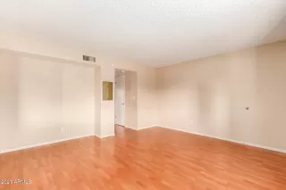 Photo #3: 6233303 Listing