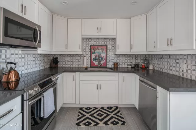 MLS: 6233946 Condo For Sale