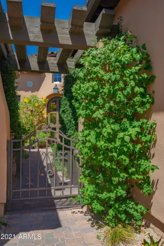 Photo #4: 6234160 Listing