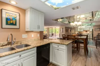 Photo #4: 6235209 Listing