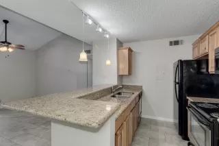 Photo #5: 6236120 Listing