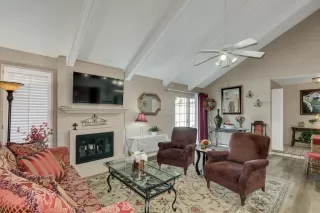 Photo #6: 6237308 Listing