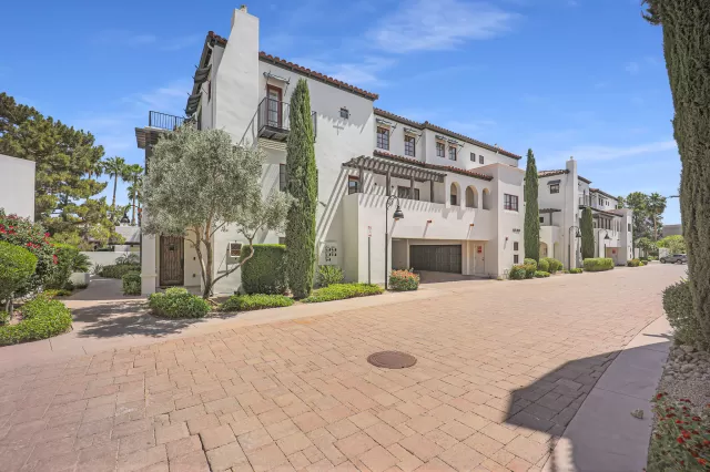 MLS: 6237786 Condo For Sale